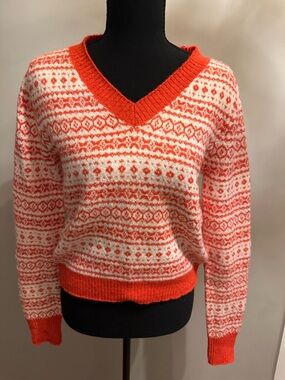 NWT American Eagle Red & White Patterned V-Neck Sweater